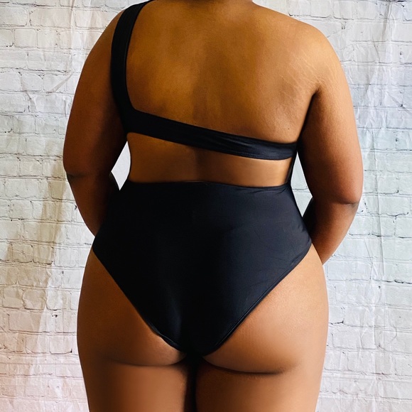 NEW Glamour Girl Swimsuit - Picture 2 of 3